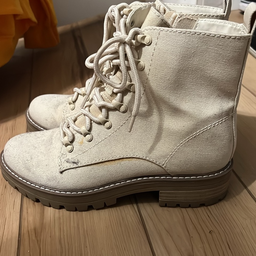 Boots - Picture 4 of 6